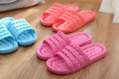 怎么洗掉塑料拖鞋上的頑固污漬？不用洗衣粉，只需用水變干凈！