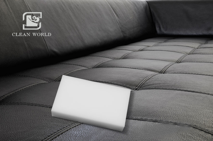使用納米海綿擦拭皮革沙發
